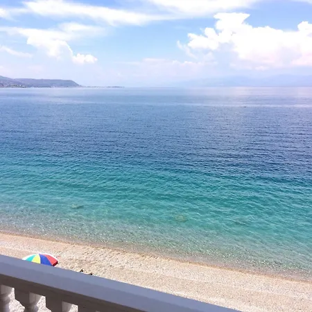 Traditional Maisonette House On The Sea Shore * Δερβένι
