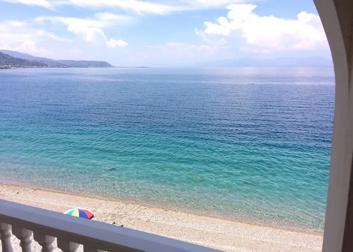 Traditional Maisonette House On The Sea Shore * Δερβένι